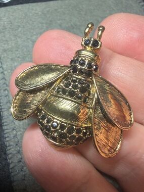 Vintage LC (Liz Claiborne) Signed Gold Tone Bee Brooch Black Rhinestones 1.5"